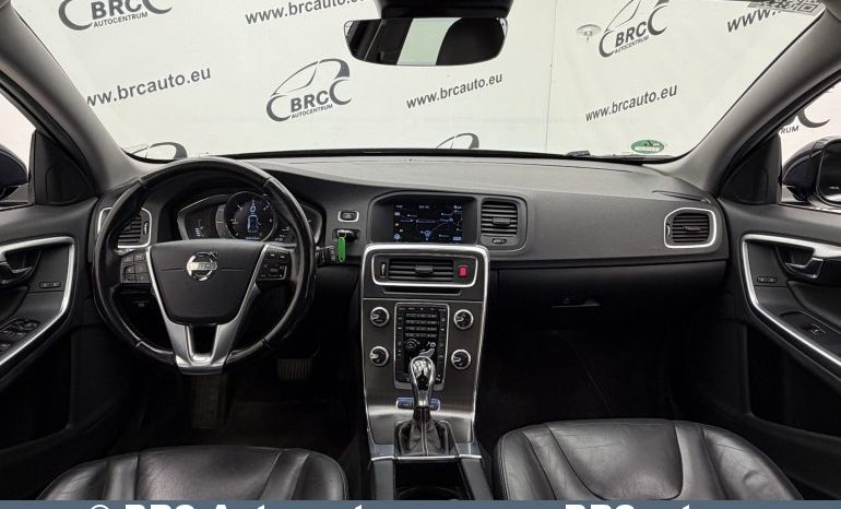 
								Volvo V60 D6 Plug-In AWD Twin Engine Automatas 2015 full									