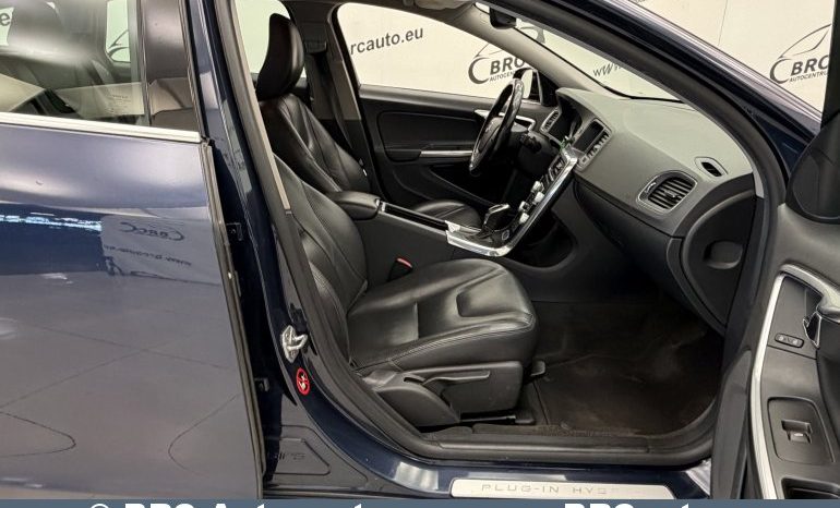 
								Volvo V60 D6 Plug-In AWD Twin Engine Automatas 2015 full									