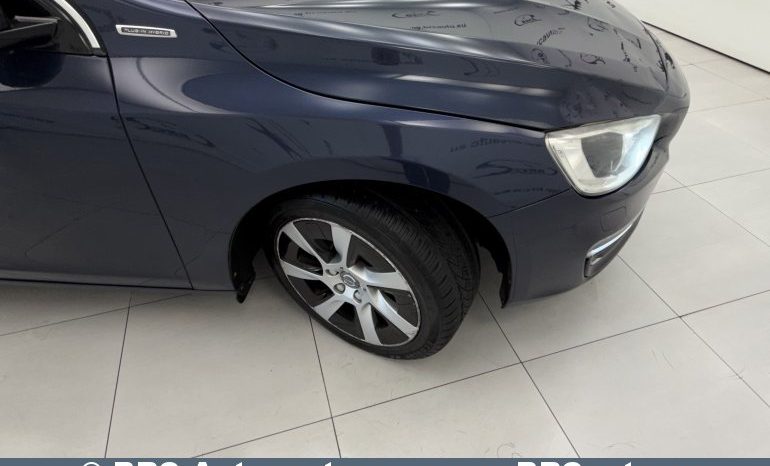 
								Volvo V60 D6 Plug-In AWD Twin Engine Automatas 2015 full									