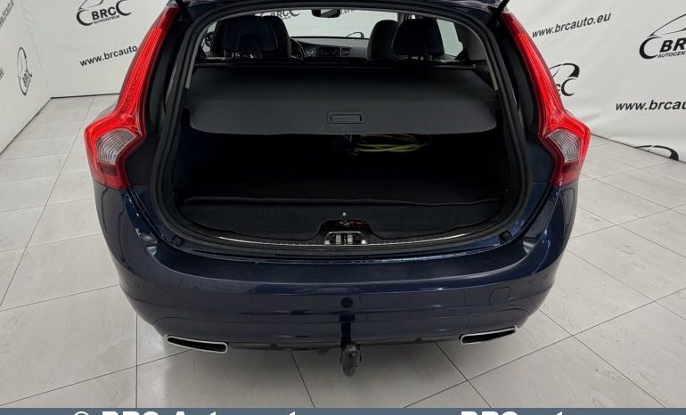
								Volvo V60 D6 Plug-In AWD Twin Engine Automatas 2015 full									