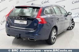 
										Volvo V60 D6 Plug-In AWD Twin Engine Automatas 2015 full									