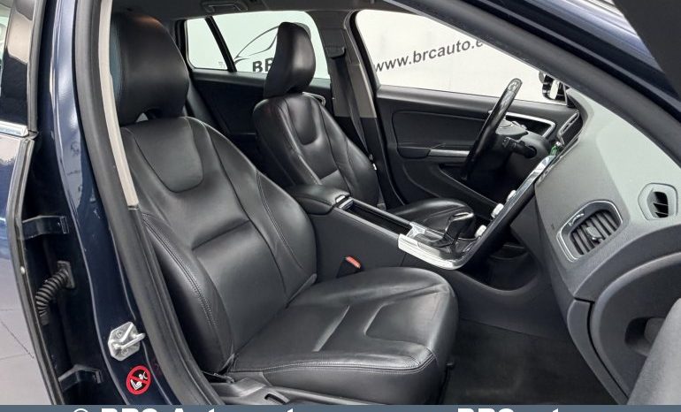 
								Volvo V60 D6 Plug-In AWD Twin Engine Automatas 2015 full									