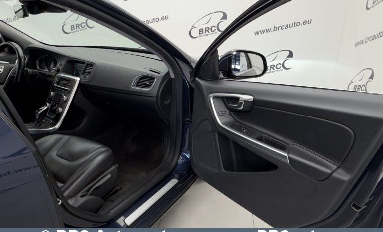 
								Volvo V60 D6 Plug-In AWD Twin Engine Automatas 2015 full									