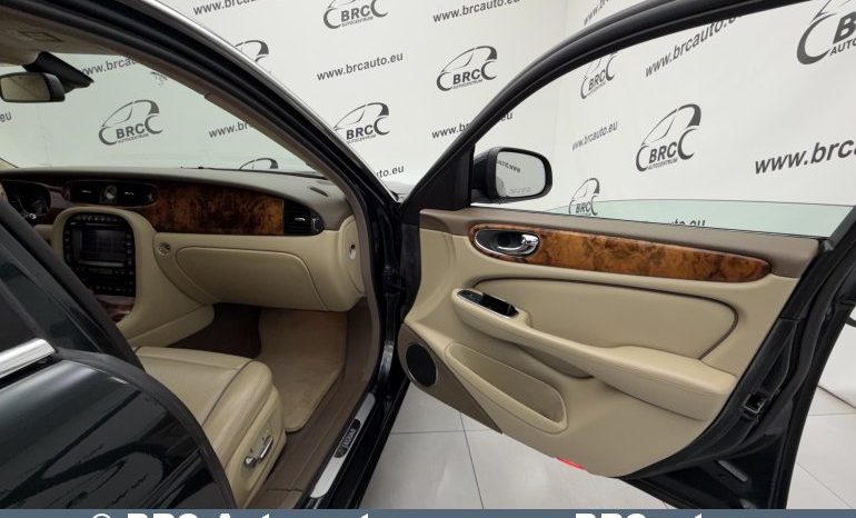 
								Jaguar XJ 4.2 Vanden Plas Automatas 2008 full									