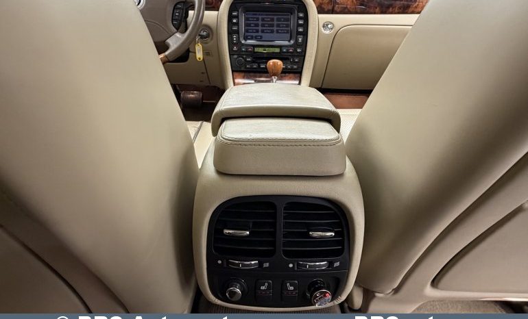 
								Jaguar XJ 4.2 Vanden Plas Automatas 2008 full									
