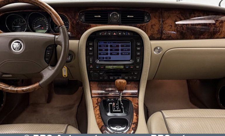 
								Jaguar XJ 4.2 Vanden Plas Automatas 2008 full									