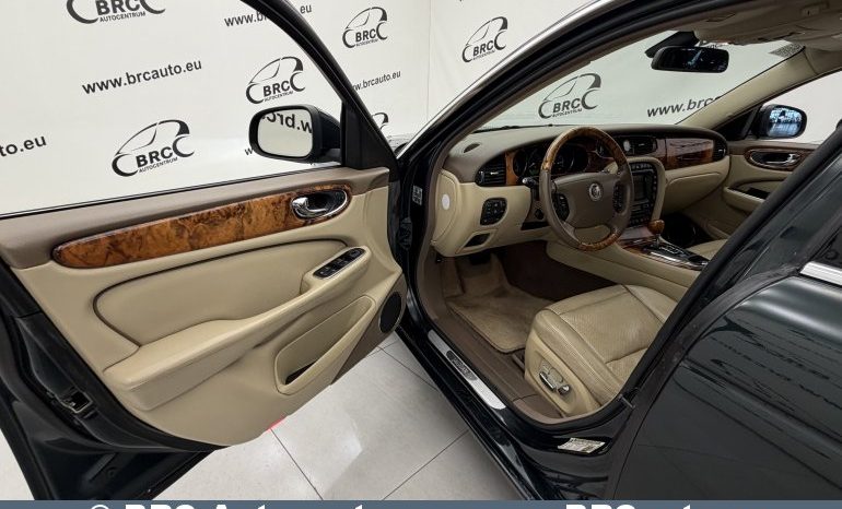 
								Jaguar XJ 4.2 Vanden Plas Automatas 2008 full									