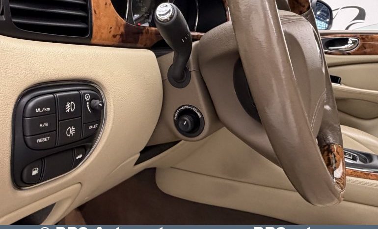 
								Jaguar XJ 4.2 Vanden Plas Automatas 2008 full									