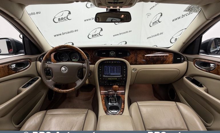 
								Jaguar XJ 4.2 Vanden Plas Automatas 2008 full									