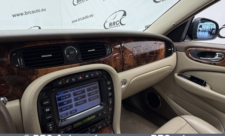 
								Jaguar XJ 4.2 Vanden Plas Automatas 2008 full									