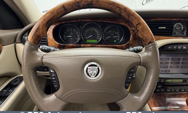 
								Jaguar XJ 4.2 Vanden Plas Automatas 2008 full									