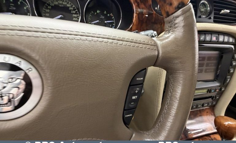 
								Jaguar XJ 4.2 Vanden Plas Automatas 2008 full									