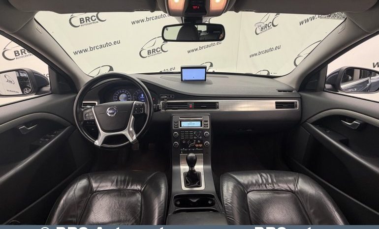 
								Volvo V70 2.4D Momentum 2010 full									