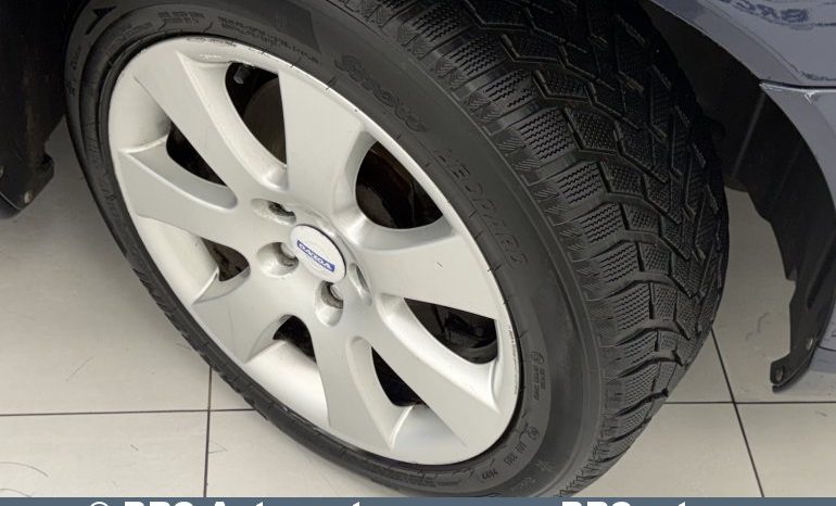 
								Volvo V70 2.4D Momentum 2010 full									