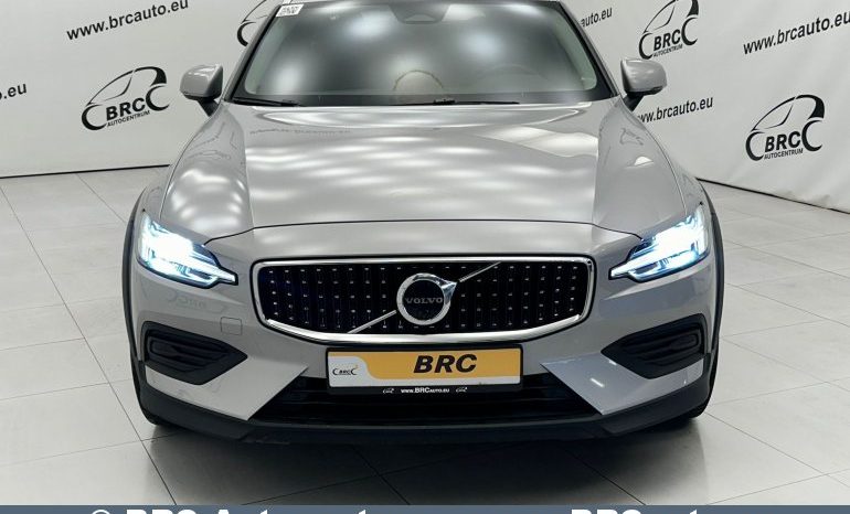 
								Volvo V60 Cross Country 2.0T mild-hybrid AWD Automatas 2023 full									