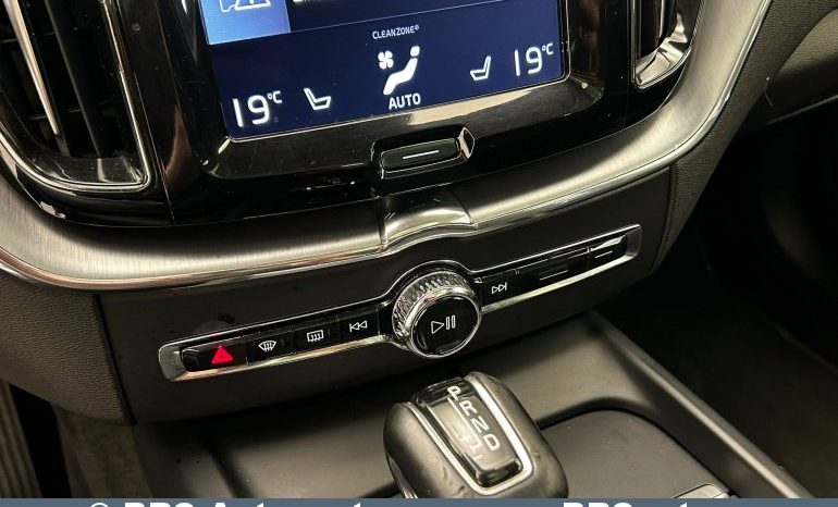 
								Volvo XC 60 T5 AWD Automatas 2018 full									