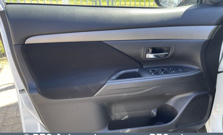 
								Mitsubishi Outlander 2.2 D-ID AWD 2017 full									
