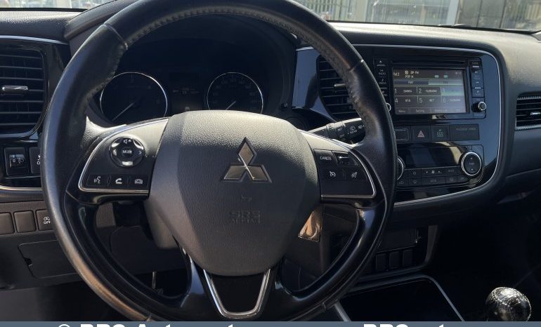 
								Mitsubishi Outlander 2.2 D-ID AWD 2017 full									