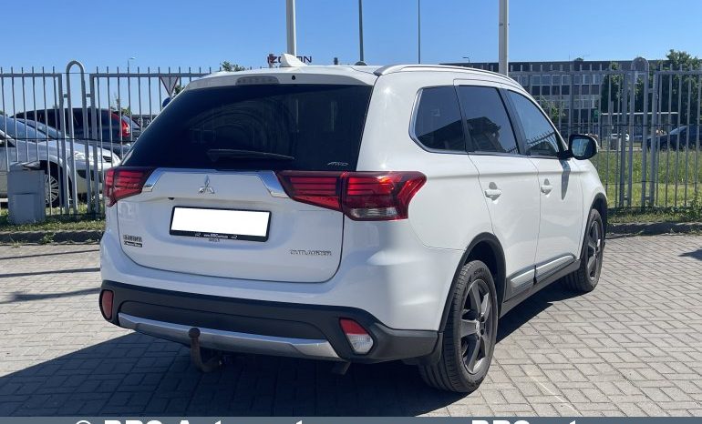 
								Mitsubishi Outlander 2.2 D-ID AWD 2017 full									