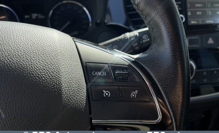 
								Mitsubishi Outlander 2.2 D-ID AWD 2017 full									