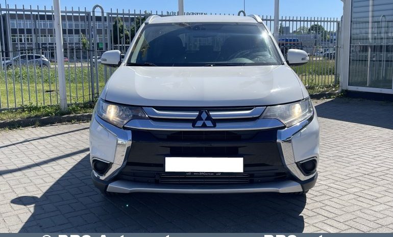 
								Mitsubishi Outlander 2.2 D-ID AWD 2017 full									