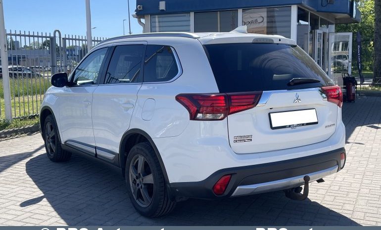 
								Mitsubishi Outlander 2.2 D-ID AWD 2017 full									