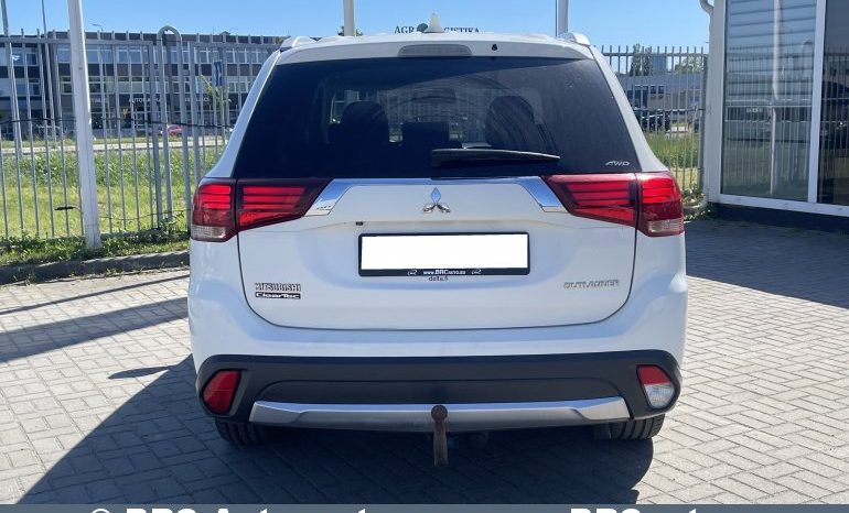 
								Mitsubishi Outlander 2.2 D-ID AWD 2017 full									