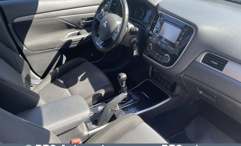 
								Mitsubishi Outlander 2.2 D-ID AWD 2017 full									