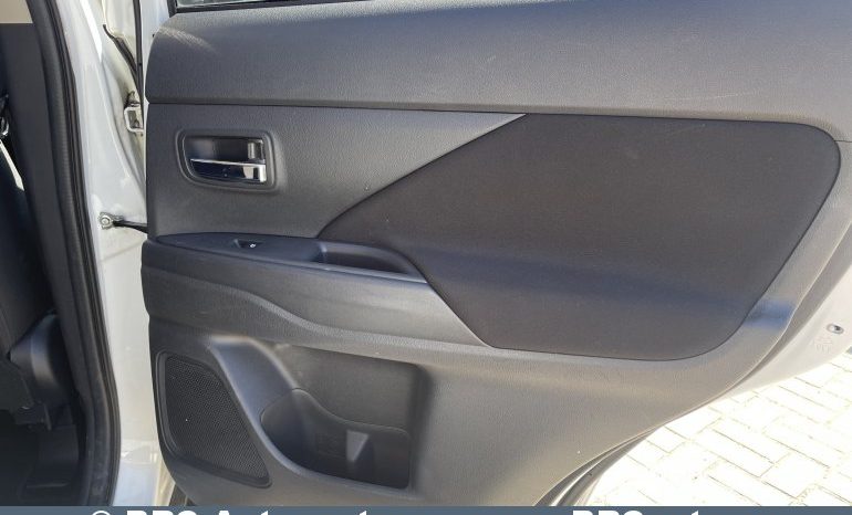 
								Mitsubishi Outlander 2.2 D-ID AWD 2017 full									