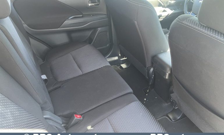 
								Mitsubishi Outlander 2.2 D-ID AWD 2017 full									