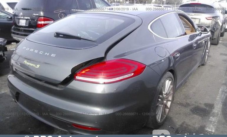 
								Porsche Panamera E-Hybrid S 2014 full									
