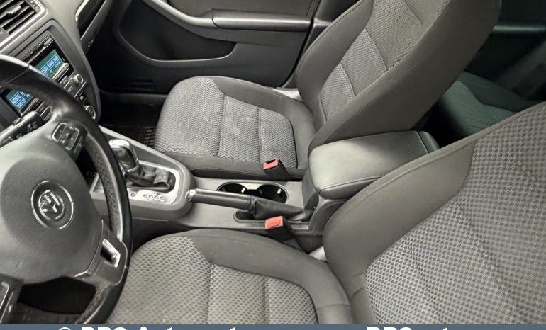 
								Volkswagen Jetta 1.6TDI Comfortline Automatas 2012 full									
