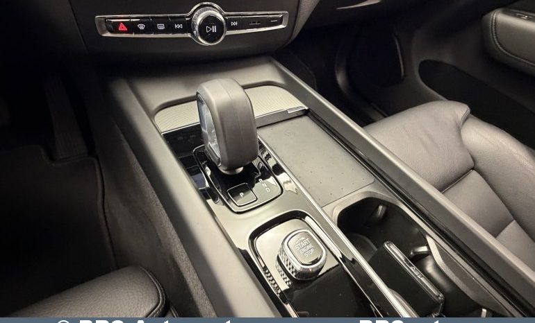 
								Volvo XC 60 B4 R-Design Automatas 2025 full									