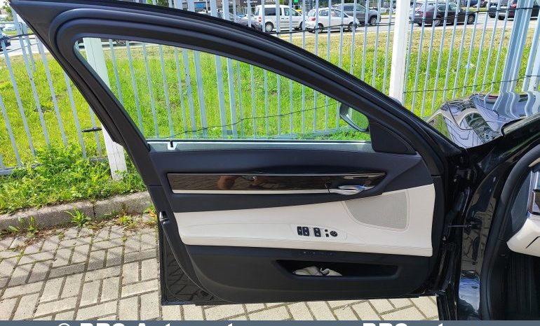 
								BMW 740 3.0d xDrive Automatas 2013 full									