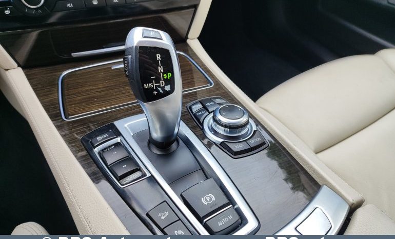 
								BMW 740 3.0d xDrive Automatas 2013 full									