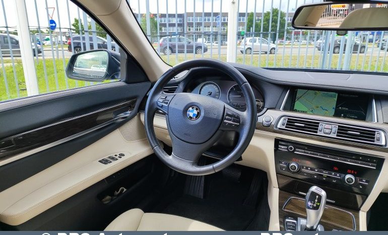 
								BMW 740 3.0d xDrive Automatas 2013 full									