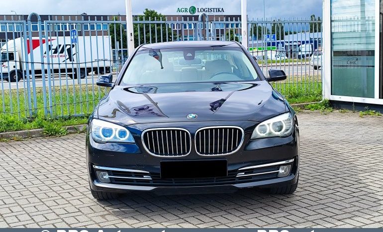 
								BMW 740 3.0d xDrive Automatas 2013 full									
