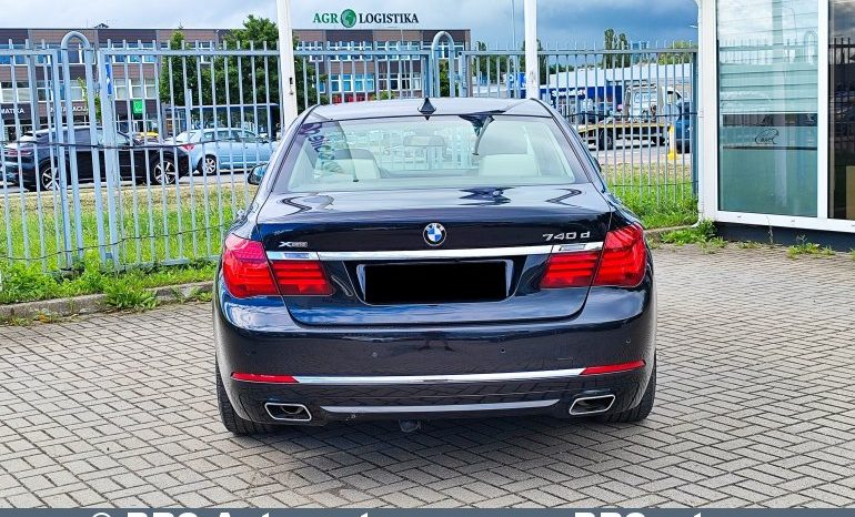 
								BMW 740 3.0d xDrive Automatas 2013 full									
