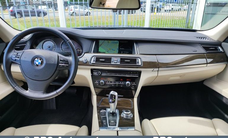 
								BMW 740 3.0d xDrive Automatas 2013 full									
