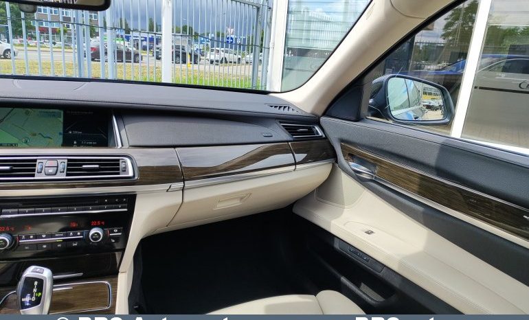 
								BMW 740 3.0d xDrive Automatas 2013 full									