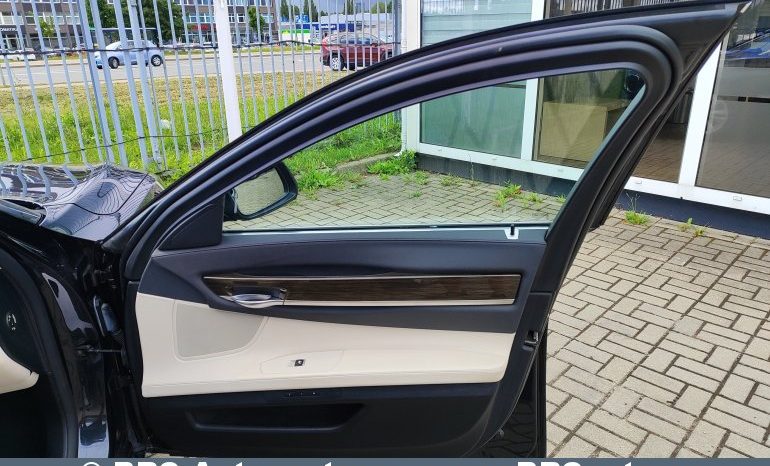 
								BMW 740 3.0d xDrive Automatas 2013 full									