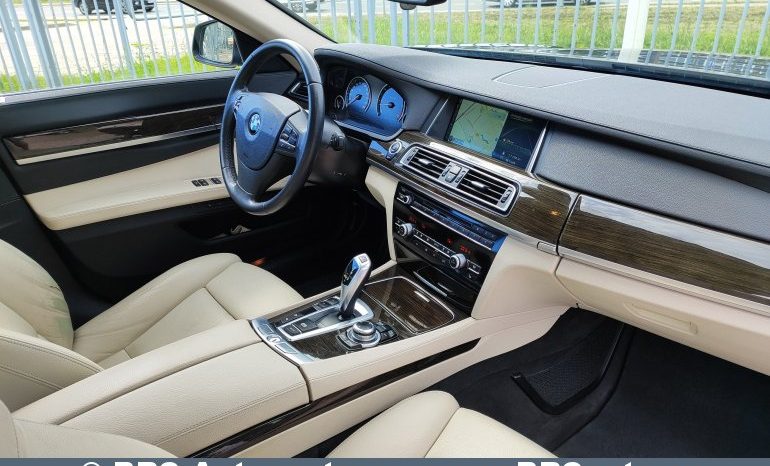 
								BMW 740 3.0d xDrive Automatas 2013 full									