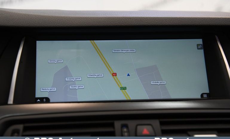 
								BMW 525 d Touring Automatas 2011 full									