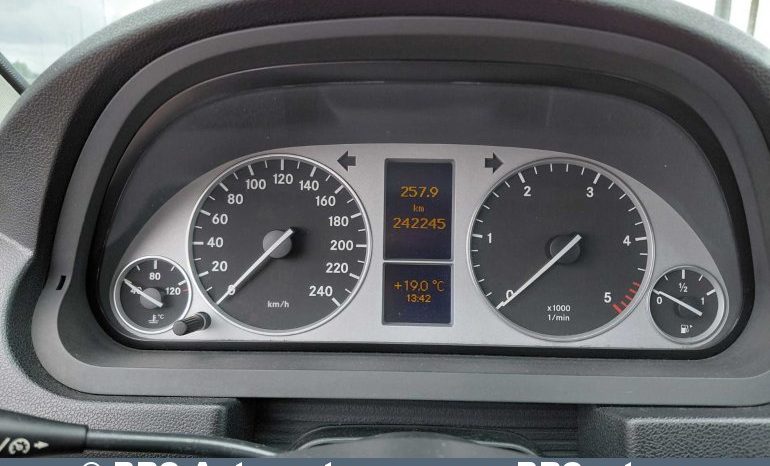 
								Mercedes-Benz B 180 2.0CDI Automatas 2011 full									