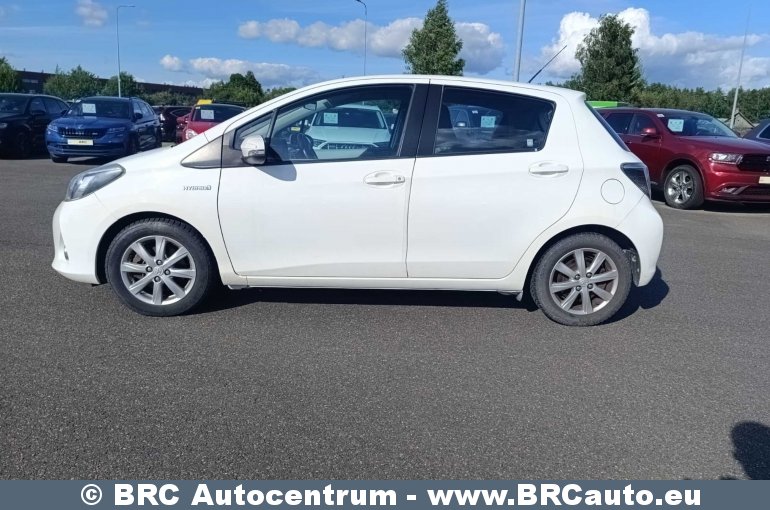 Toyota Yaris 1.5 Hybrid ECVT Lounge Automatas 2013
