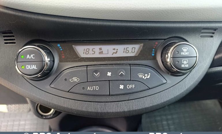 
								Toyota Yaris 1.5 Hybrid ECVT Lounge Automatas 2013 full									
