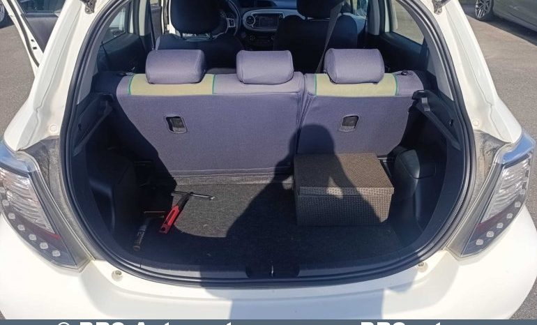 
								Toyota Yaris 1.5 Hybrid ECVT Lounge Automatas 2013 full									