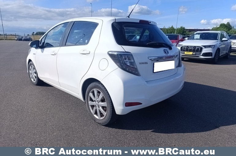 Toyota Yaris 1.5 Hybrid ECVT Lounge Automatas 2013