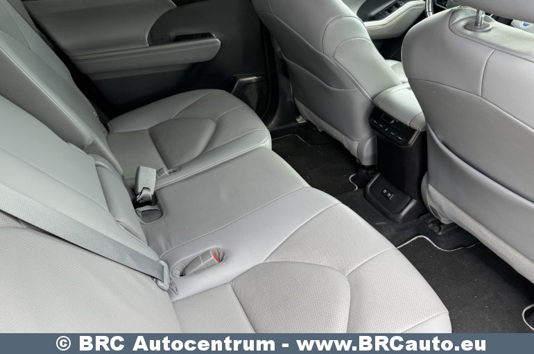 Toyota Highlander 2.5 Hybrid AWD e-CVT Automatas 2021