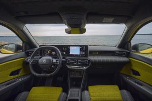 Renault-5-E-Tech-electric-iconic-cinq-version-Pop-Yellow